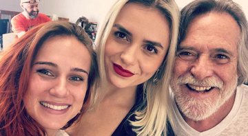 Mônica nos bastidores da gravação com Carol Garcia e José de Abreu - Foto: Reprodução/Instagram
