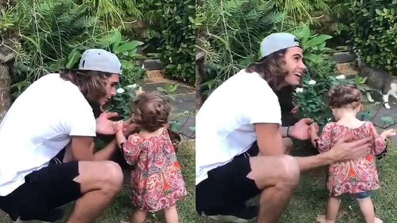 Rafael Vitti “treinando” para ser pai, em vídeo mostrado por Tatá Werneck - Foto: Reprodução/Instagram