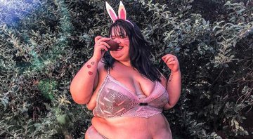 Thaís Carla sensualiza em clique comendo ovo de chocolate e diz: “Feliz Páscoa!” - Foto: Reprodução/Instagram