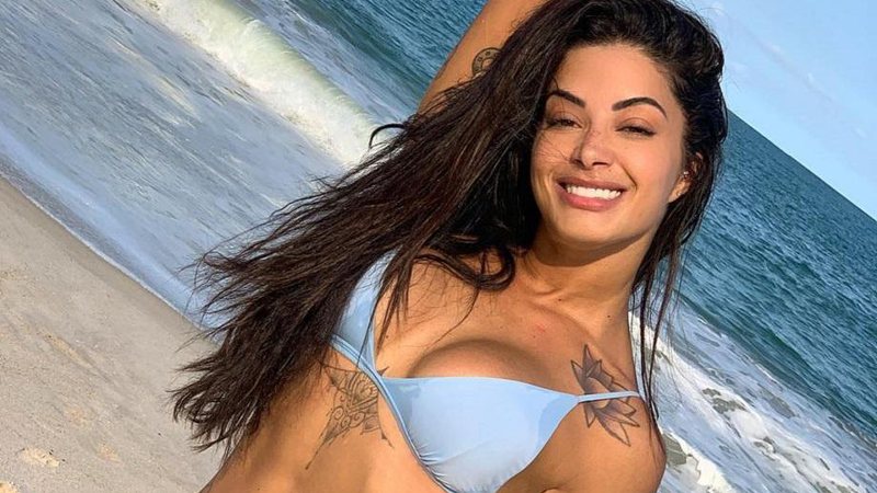 Aline Riscado exibe corpão em selfie na praia: “Paz, amor e saúde!” - Foto: Reprodução/Instagram