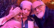 Fernanda Montenegro publica foto abraçada a Juliana Paes e Ary Fontoura - Foto: Reprodução/Instagram