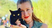 Marina Ruy Barbosa adota um dos gatos que interpretaram León em O Sétimo Guardião - Foto: Reprodução/Instagram