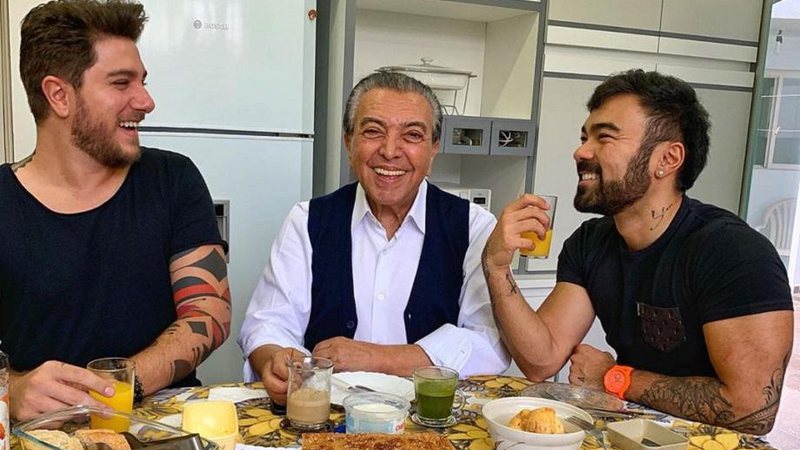 Maurício de Sousa aparece em foto caseira ao lado de filho e genro - Foto: Reprodução/Instagram