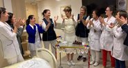 Ana Furtado é recebida com festa em hospital após finalizar tratamento contra o câncer - Foto: Reprodução/Instagram