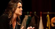 Fernanda Gentil em ação durante a peça/palestra Sem Cerimônia - Foto: Reprodução/Instagram