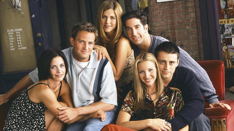 Courteney Cox, Matthew Perry, Jennifer Aniston, David Schwimmer, Lisa Kudrow e Matt LeBlanc em foto de Friends - Foto: Reprodução