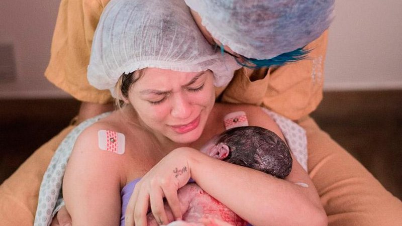 MC Bella com a filha recém-nascida, Linda - Foto: Estúdio Ingryd Alves