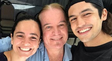 Alice Braga e Gabriel Leone aparecem juntos em foto nos bastidores de Eduardo e Mônica - Foto: Reprodução/Instagram