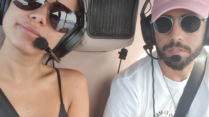 Anitta passeia de helicóptero pelo Rio de Janeiro ao lado de Pedro Scooby - Foto: Reprodução/Instagram
