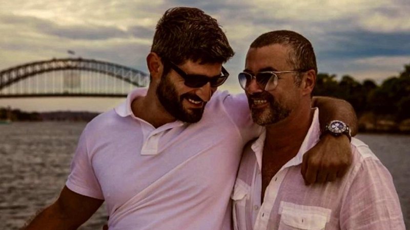 Três anos depois da morte de George Michael, namorado do cantor ainda se recusa a deixar mansão - Foto: Reprodução/Instagram
