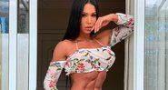 Gracyanne Barbosa posou de topless e exibiu seu famoso bumbum na nuca - Foto: Reprodução/ Instagram