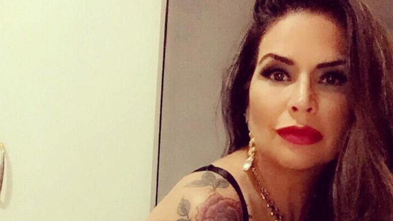Solange Gomes revela em biografia que fez strip grávida em casa de prostituição - Foto: Reprodução/Instagram