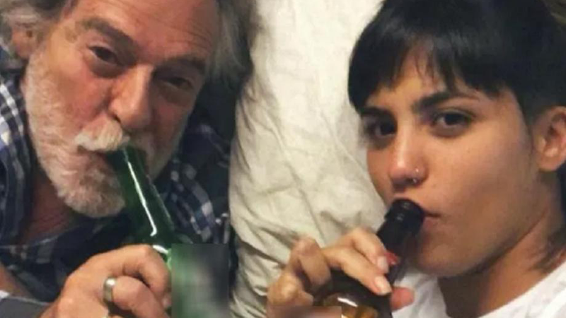 Namorada de José de Abreu posta foto com ator na cama ao responder sobre críticas ao relacionamento - Foto: Reprodução/Instagram