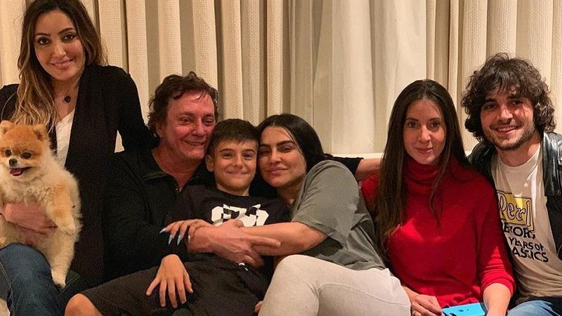 Reunião de família: Fábio Júnior posa para foto ao lado dos cinco filhos - Foto: Reprodução/Instagram