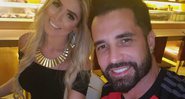 Latino e a advogada Rafaella Ribeiro posaram juntinhos em restaurante - Foto: Reprodução/ Instagram