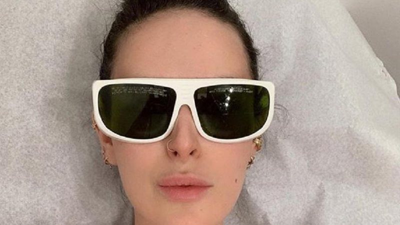 Rumer Willis, filha de Bruce Willis e Demi Moore, revela estar doente há um mês e deixa fãs preocupados - Foto: Reprodução/Instagram