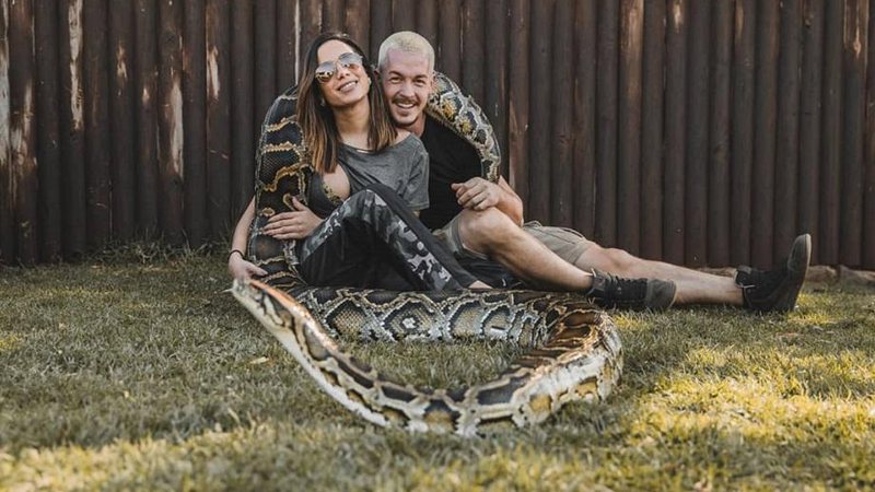 Em viagem pela África do Sul, Anitta posa ao lado de cobra gigante e internet reage - Foto: Reprodução/Instagram