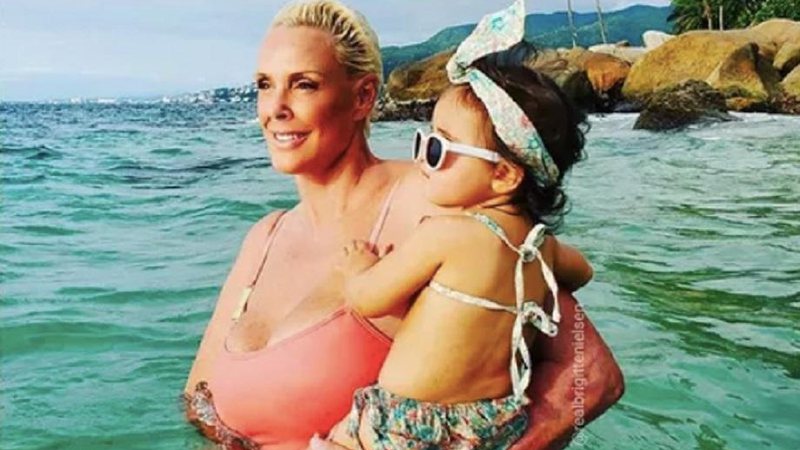 Ex de Stallone mostra excelente forma ao lado da filha de 1 ano - Foto: Reprodução/Instagram