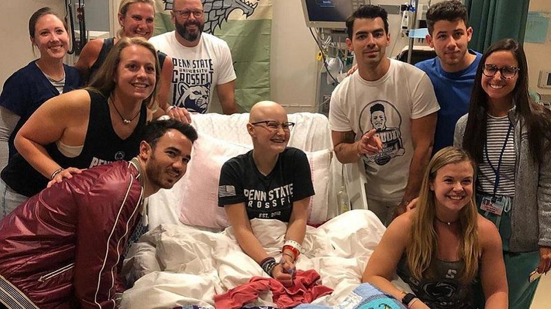Jonas Brothers visitam fã que faltou a show por causa de quimioterapia - Foto: Reprodução/Instagram
