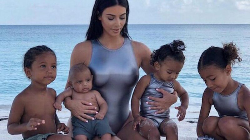 Kim Kardashian com os filhos; North, Saint, Chicago e Psalm - Foto: Reprodução/ Instagram