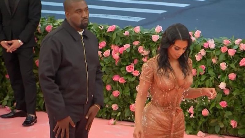 Kanye West surta com vestido “sexy demais” de Kim Kardashian em evento nos EUA - Foto: Reprodução/YouTube