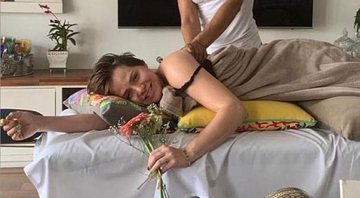 Letícia Colin refletiu sobre a gestação durante massagem relaxante - Foto: Reprodução/ Instagram