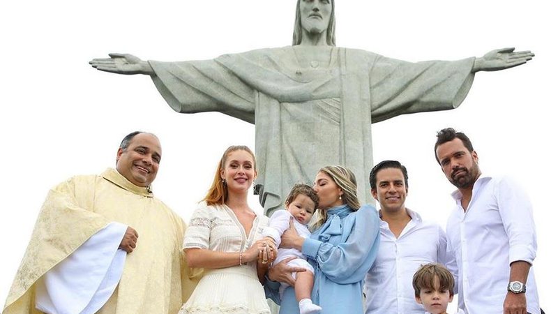 Luma Costa batiza filho no Cristo Redentor, tendo Marina Ruy Barbosa como madrinha - Foto: Reprodução/Instagram