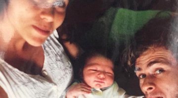 Rafael Vitti publica foto no colo dos pais e reflete: “O bebê vai ter um bebê” - Foto: Reprodução/Instagram