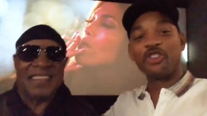 Stevie Wonder surpreende Will Smith durante sessão de cinema no aniversário do ator - Foto: Reprodução/Instagram