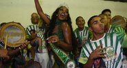 IZA recebe a coroa de Rainha da Bateria da escola Imperatriz Leopoldinense, no Rio - Foto: Reprodução/Diego Mendes