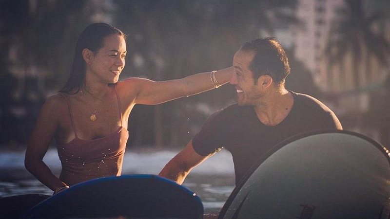Homem pede namorada em casamento durante surf, mas anel cai no mar - Foto: Reprodução/Instagram