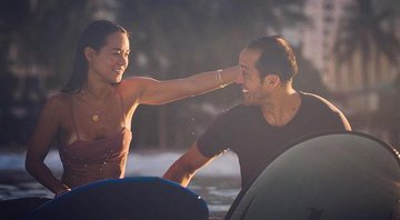 Homem pede namorada em casamento durante surf, mas anel cai no mar - Foto: Reprodução/Instagram