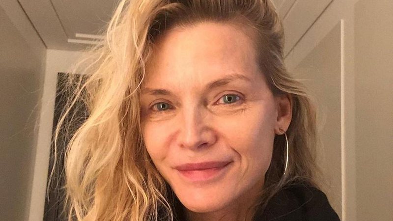 Aos 61 anos, Michelle Pfeiffer surpreende ao mostrar beleza natural em foto sem maquiagem - Foto: Reprodução/Instagram