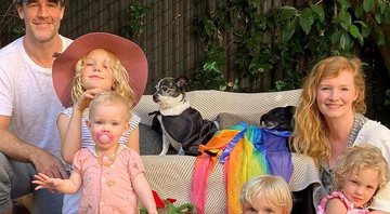 O ator, a esposa e seus cinco filhos - Foto: Reprodução/Instagram