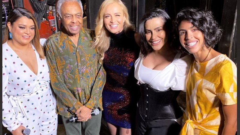 Sorridente, Angélica aparece em foto ao lado de Gilberto Gil, Bela e Preta Gil e Cleo - Foto: Reprodução/Instagram