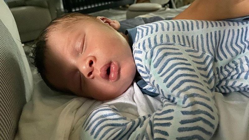 Chris Brown mostra rosto do filho recém nascido pela primeira vez - Foto: Reprodução/Instagram