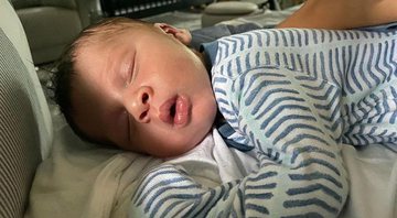 Chris Brown mostra rosto do filho recém nascido pela primeira vez - Foto: Reprodução/Instagram