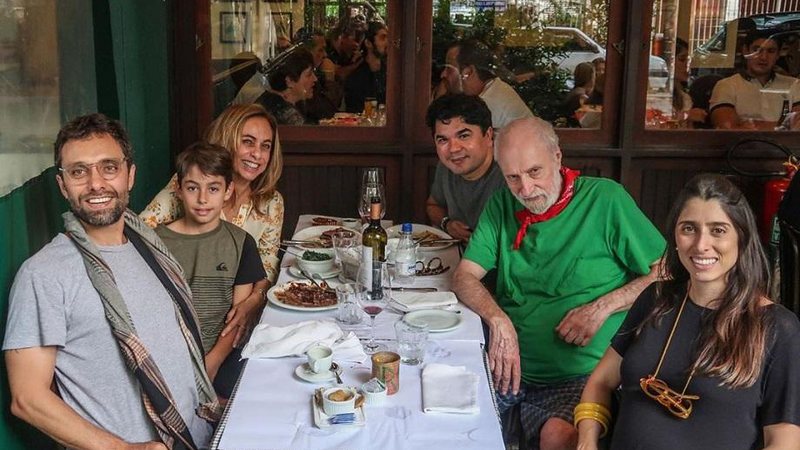 Ao lado do ex-marido, Cissa Guimarães almoça com a família no Rio - Foto: Reprodução/Instagram