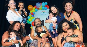 Em cadeira de rodas, Arlindo Cruz aparece em retrato de família ao lado de netos - Foto: Reprodução/Instagram