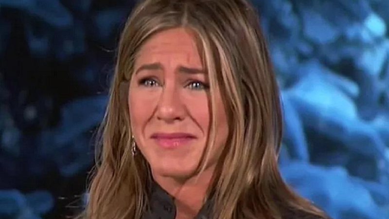 Jennifer Aniston cai no choro com vídeo emocionante de menina pedindo ajuda para o pai - Foto: Reprodução/Instagram