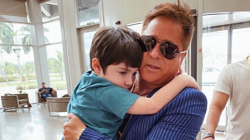 Após superar divergências familiares, Leonardo aparece com o neto no colo - Foto: Reprodução/Instagram