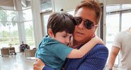Após superar divergências familiares, Leonardo aparece com o neto no colo - Foto: Reprodução/Instagram