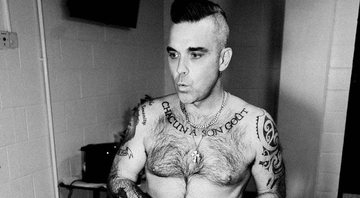 Robbie Williams afirma ter trocado cocaína e strippers por chocolate: “Me tornei constrangedor como humano” - Foto: Reprodução/Instagram