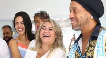 Ronaldinho Gaúcho reata namoro com mineira que fez parte de triângulo amoroso - Foto: Reprodução/Antonio Fon/Instagram
