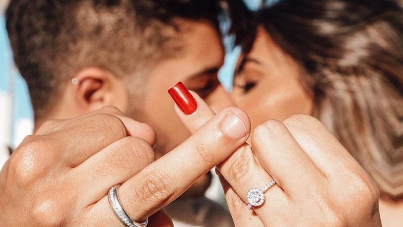 Zé Felipe anuncia noivado com Isabella Arantes com foto provocativa: “Eles que lutem” - Foto: Reprodução/Instagram