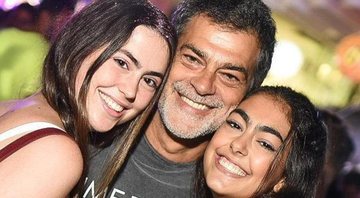 Eduardo Moscovis aparece em foto ao lado das filhas: “Rolê com as mais velhas” - Foto: Reprodução / Instagram