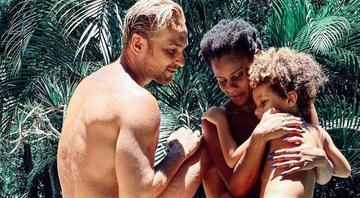 Em meio à natureza, Igor Rickli posa nu com esposa e filho e recebe elogios na web - Foto: Reprodução/Instagram