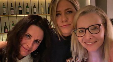 Jennifer Aniston aparece em nova foto ao lado de companheiras de Friends - Foto: Reprodução / Instagram