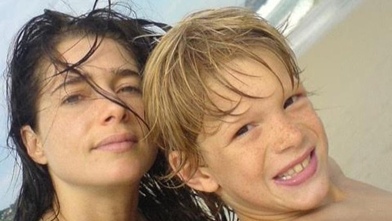“Tempo passa rápido”, diz Letícia Spiller ao compartilhar foto antiga ao lado do filho Pedro Novaes - Foto: Reprodução / Instagram