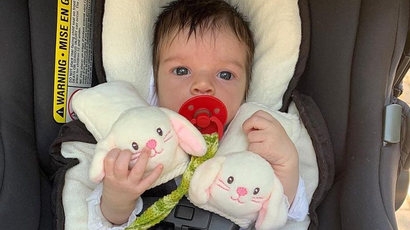 Mãe de primeira viagem, Laura Neiva posta foto de filha em primeiro “mêsversário” - Foto: Reprodução/Instagram